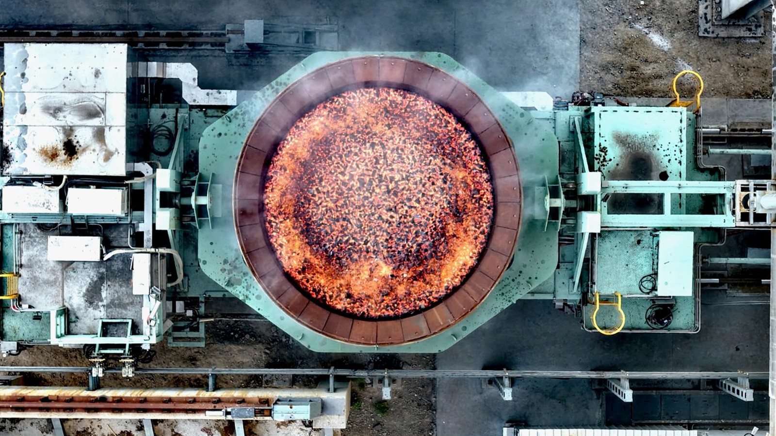 Rotary kiln calcining petroleum coke
